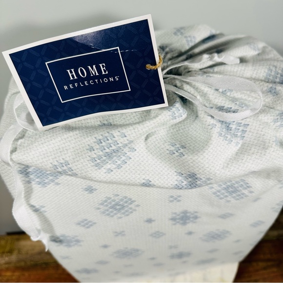 Full Size Flannel Sheet Set by Home Reflections NIB White w/ silver/gray design - Picture 2 of 12